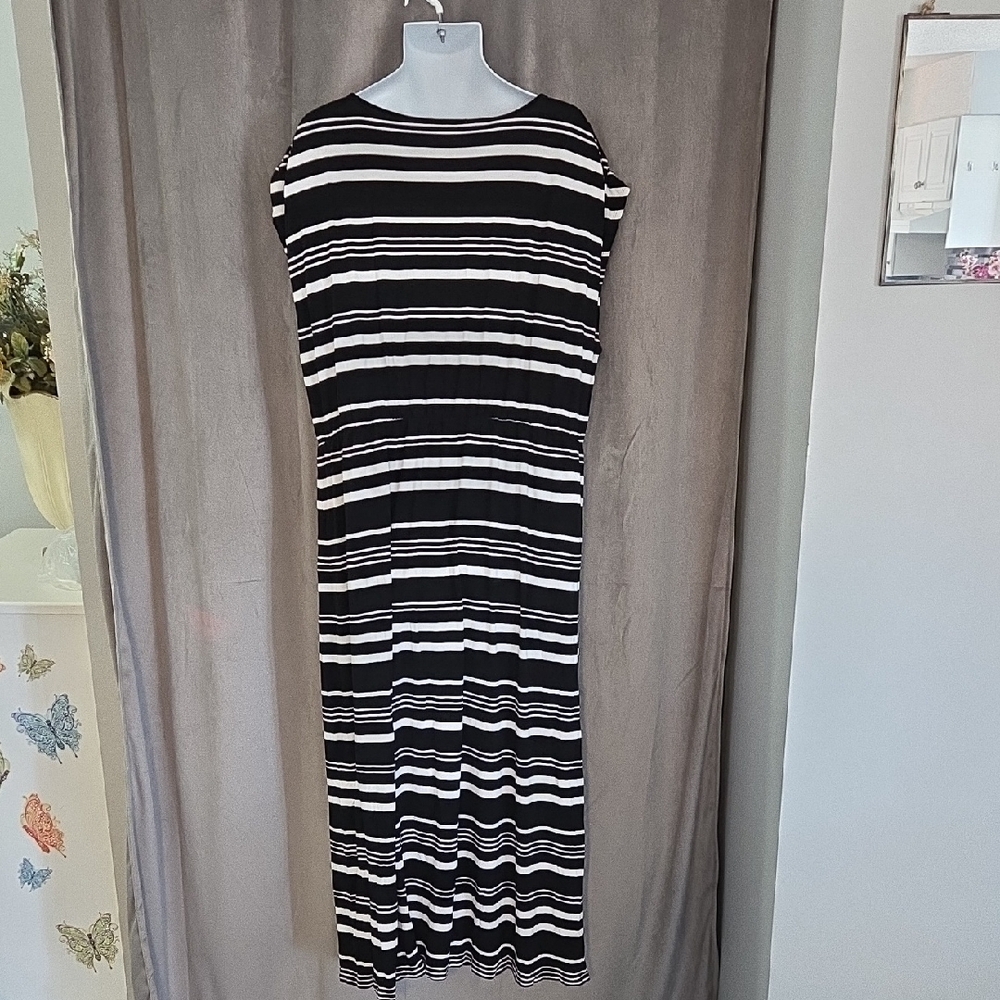 Dex 2x Black and White Striped Maxi Dress - Picture 2 of 4